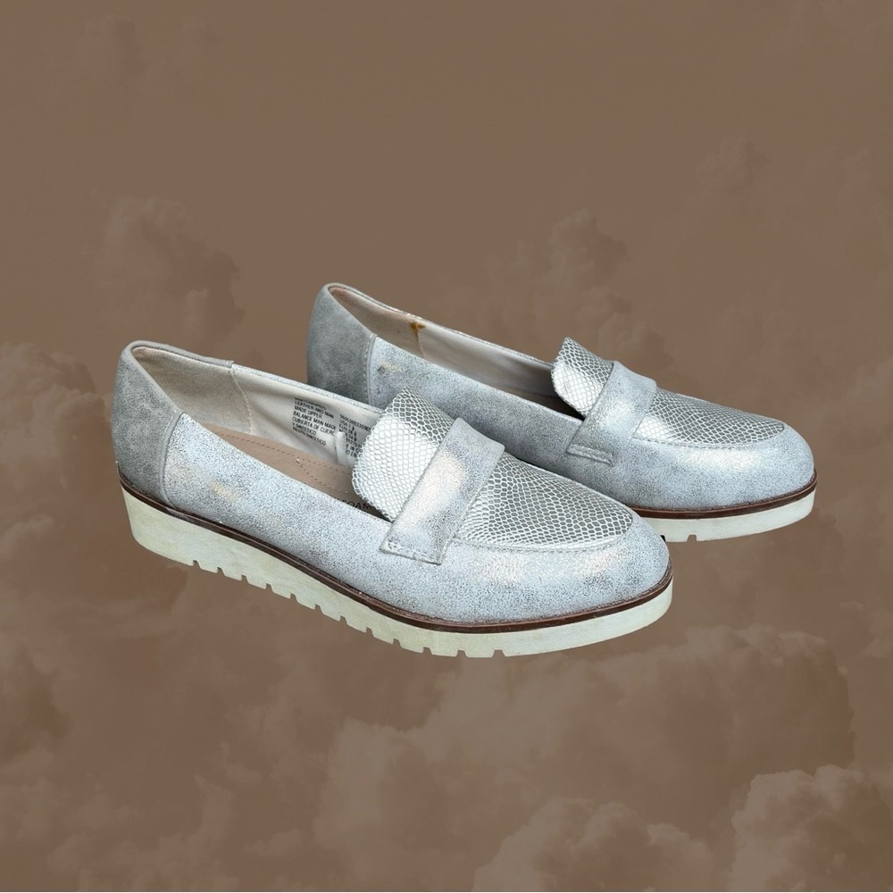 Silver womens leather wedge memory foam loafer size 7.5